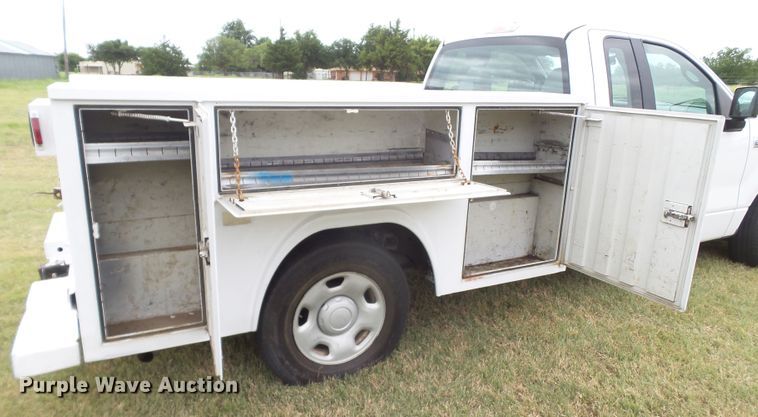 image for item FL9313 2006 Ford F150 utility bed pickup truck