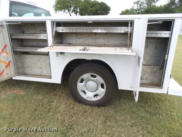 image for item FL9313 2006 Ford F150 utility bed pickup truck