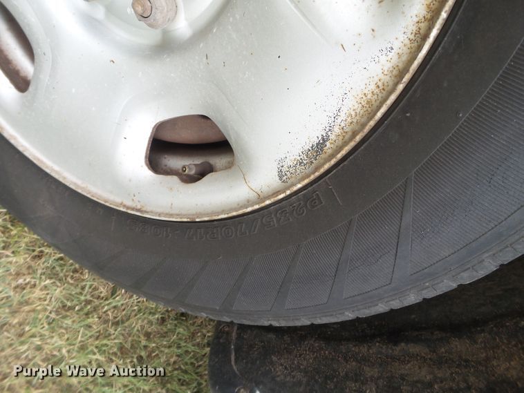 image for item FL9313 2006 Ford F150 utility bed pickup truck