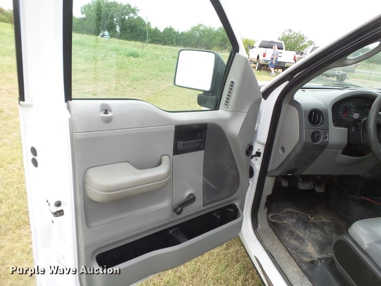 image for item FL9313 2006 Ford F150 utility bed pickup truck