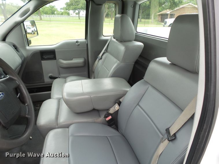 image for item FL9313 2006 Ford F150 utility bed pickup truck