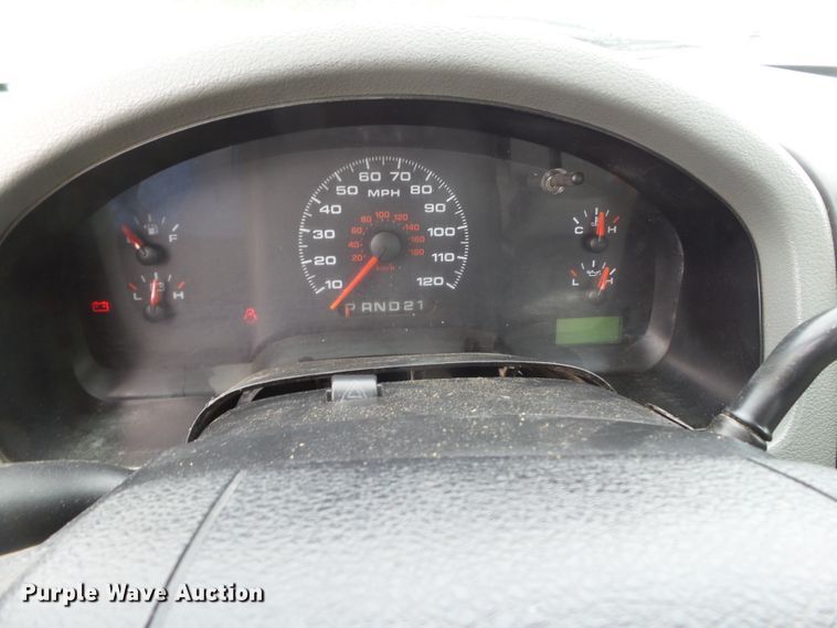 image for item FL9313 2006 Ford F150 utility bed pickup truck