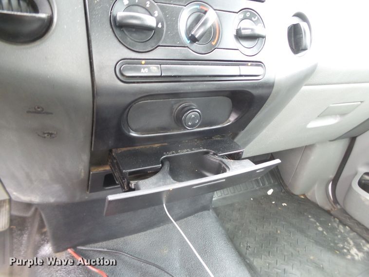 image for item FL9313 2006 Ford F150 utility bed pickup truck