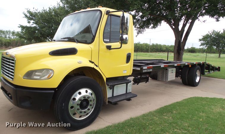 image for item FL9318 2005 Freightliner Business Class M2 car hauler truck