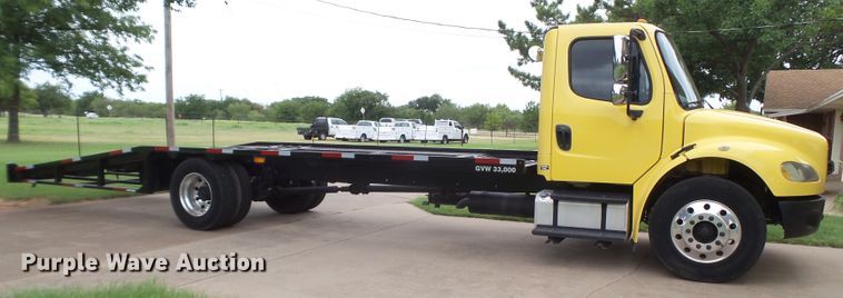 image for item FL9318 2005 Freightliner Business Class M2 car hauler truck