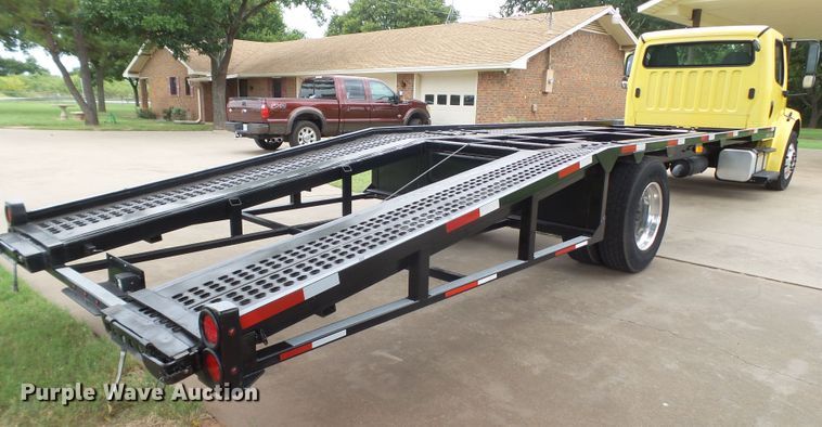 image for item FL9318 2005 Freightliner Business Class M2 car hauler truck