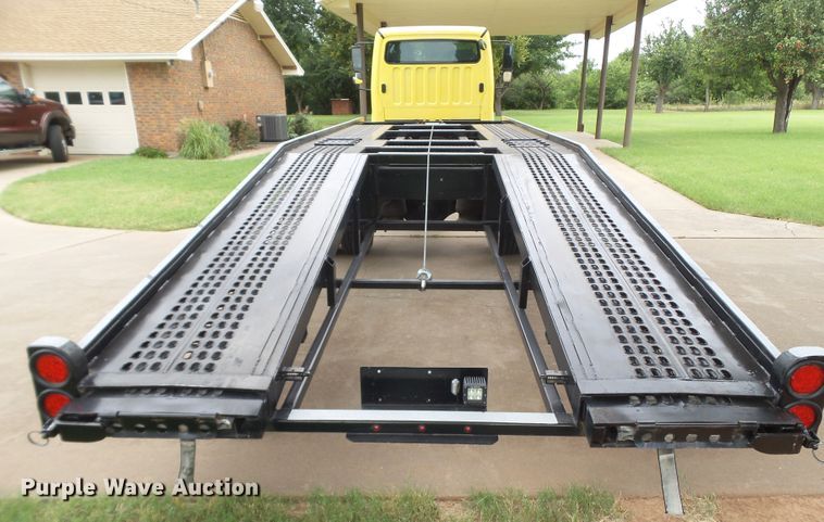 image for item FL9318 2005 Freightliner Business Class M2 car hauler truck