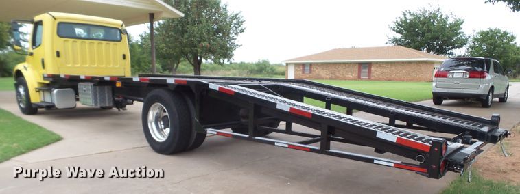 image for item FL9318 2005 Freightliner Business Class M2 car hauler truck