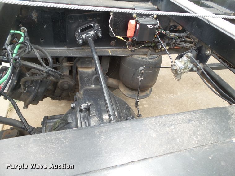 image for item FL9318 2005 Freightliner Business Class M2 car hauler truck