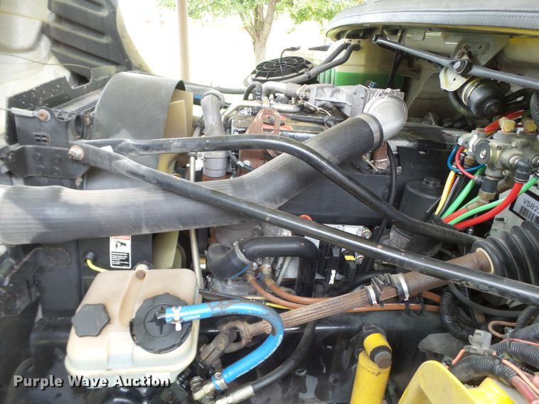 image for item FL9318 2005 Freightliner Business Class M2 car hauler truck