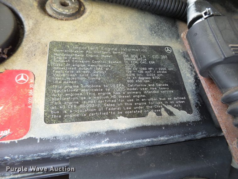 image for item FL9318 2005 Freightliner Business Class M2 car hauler truck