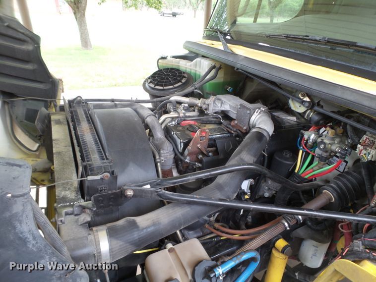 image for item FL9318 2005 Freightliner Business Class M2 car hauler truck