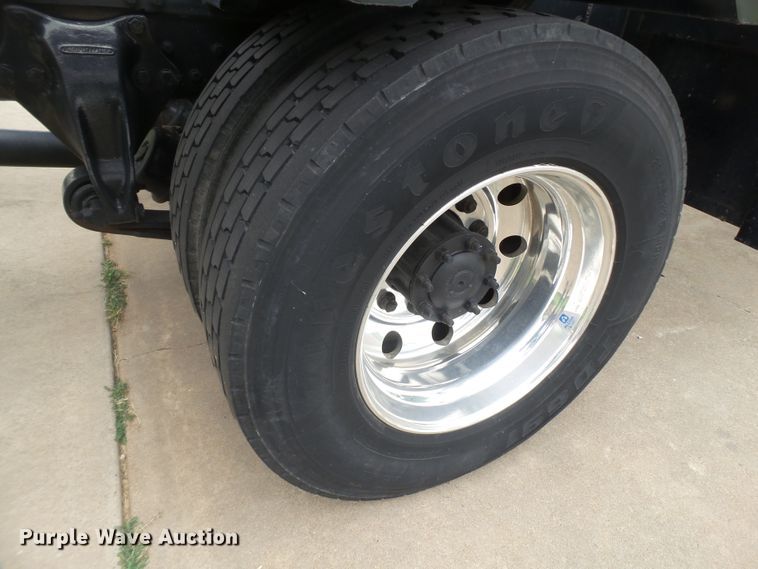 image for item FL9318 2005 Freightliner Business Class M2 car hauler truck