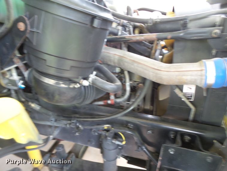 image for item FL9318 2005 Freightliner Business Class M2 car hauler truck