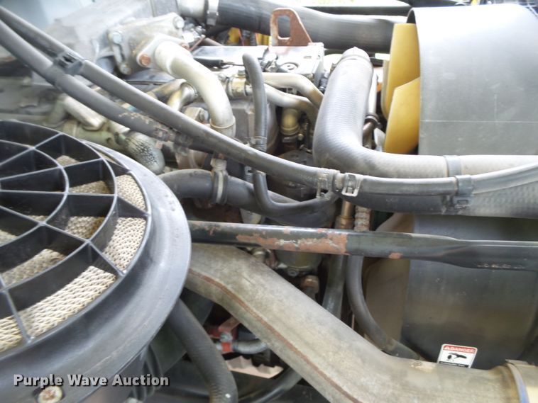 image for item FL9318 2005 Freightliner Business Class M2 car hauler truck