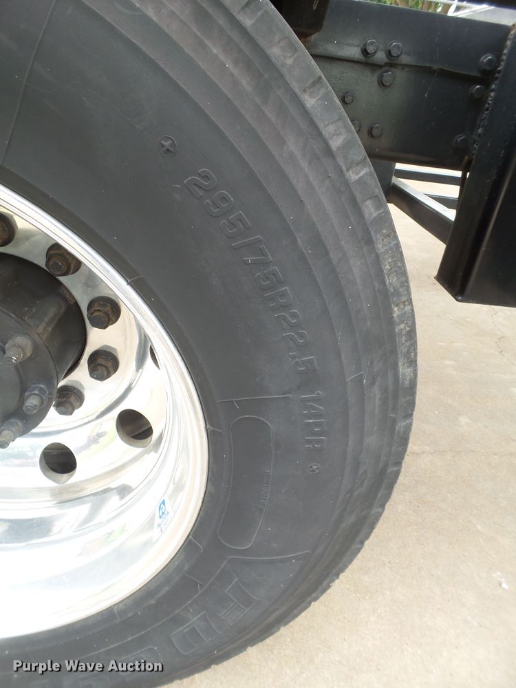 image for item FL9318 2005 Freightliner Business Class M2 car hauler truck