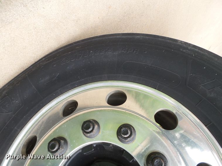 image for item FL9318 2005 Freightliner Business Class M2 car hauler truck