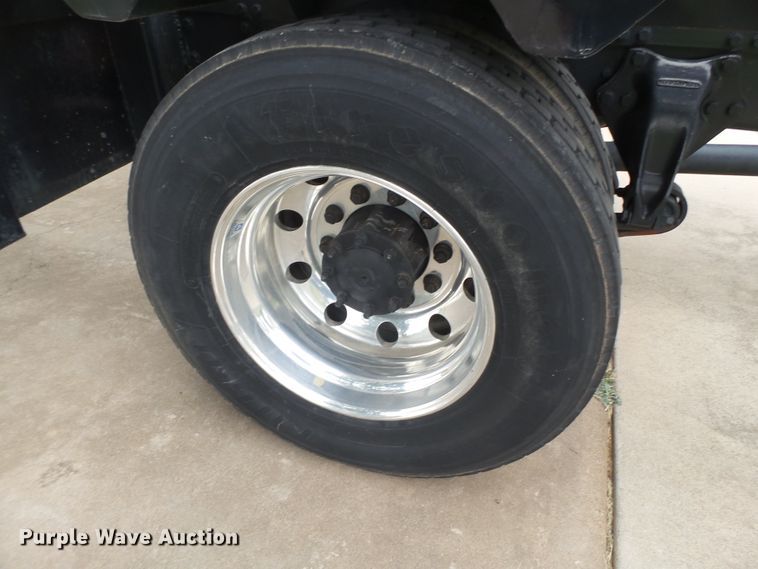 image for item FL9318 2005 Freightliner Business Class M2 car hauler truck