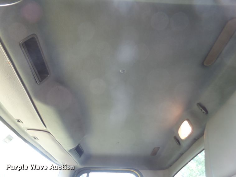 image for item FL9318 2005 Freightliner Business Class M2 car hauler truck