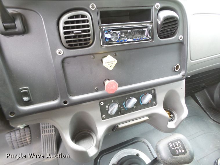 image for item FL9318 2005 Freightliner Business Class M2 car hauler truck