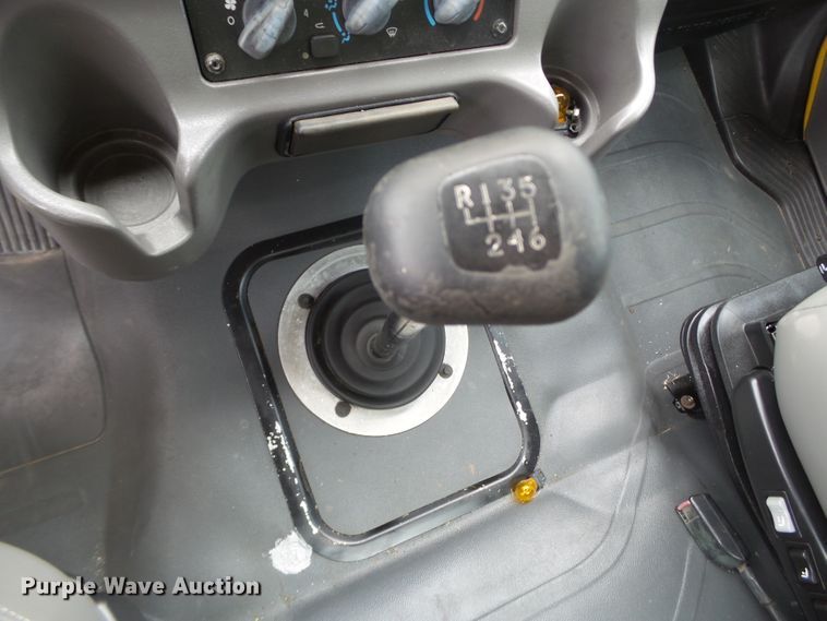 image for item FL9318 2005 Freightliner Business Class M2 car hauler truck