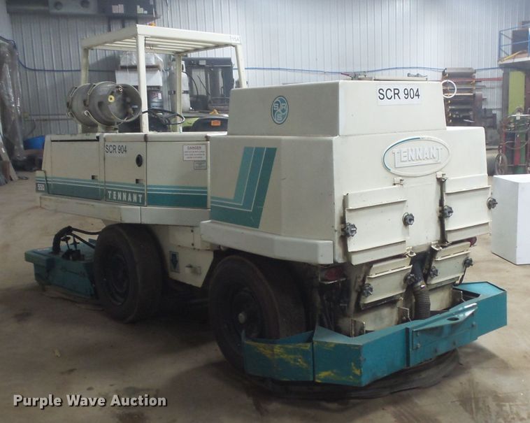 image for item FM9646 Tennant 550 floor scrubber