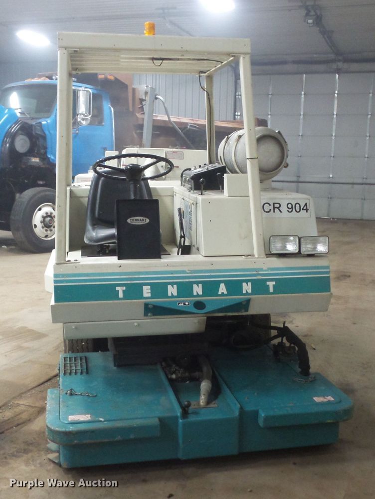 image for item FM9646 Tennant 550 floor scrubber