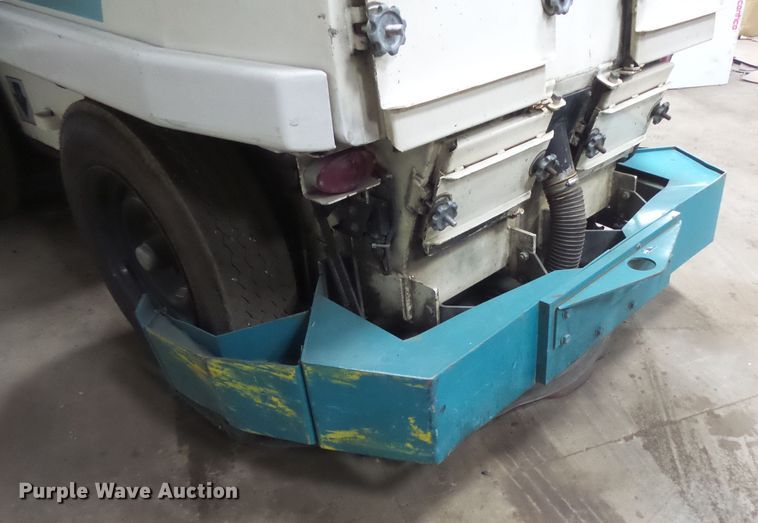 image for item FM9646 Tennant 550 floor scrubber