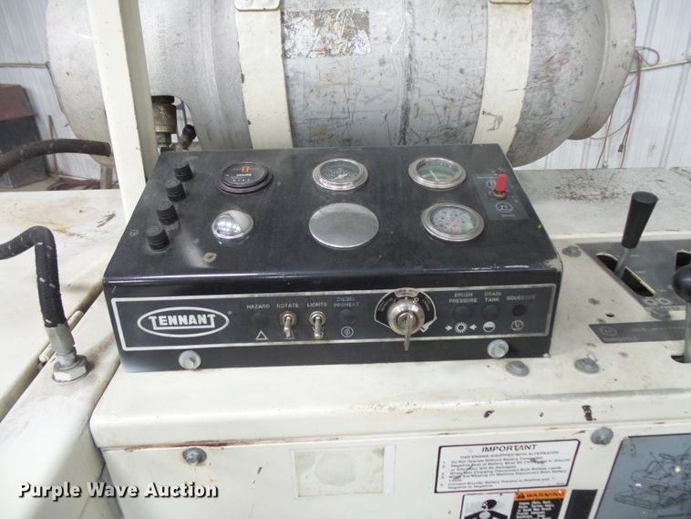 image for item FM9646 Tennant 550 floor scrubber