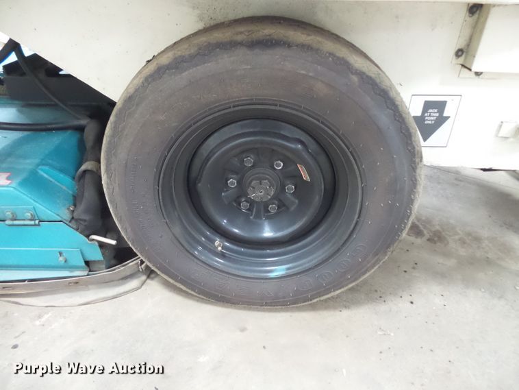 image for item FM9646 Tennant 550 floor scrubber