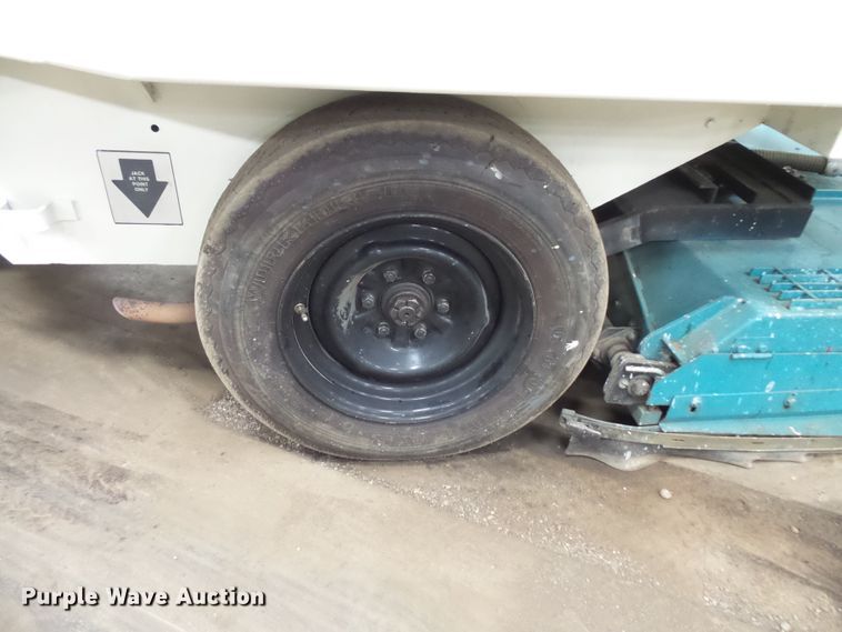 image for item FM9646 Tennant 550 floor scrubber