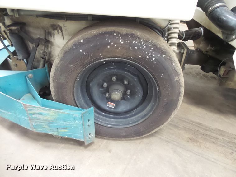 image for item FM9646 Tennant 550 floor scrubber