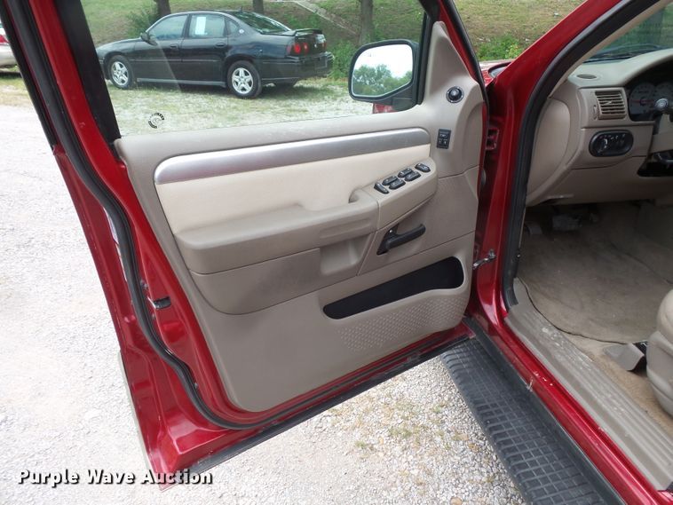 image for item FM9655 2004 Mercury Mountaineer SUV