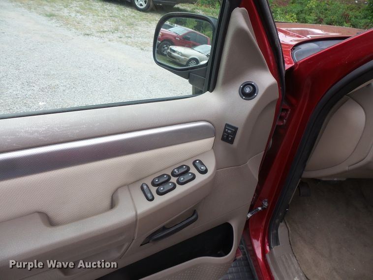 image for item FM9655 2004 Mercury Mountaineer SUV