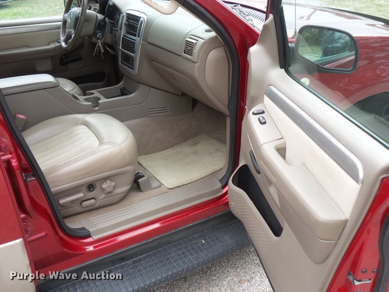 image for item FM9655 2004 Mercury Mountaineer SUV