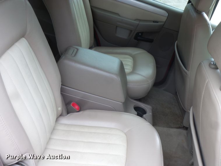 image for item FM9655 2004 Mercury Mountaineer SUV