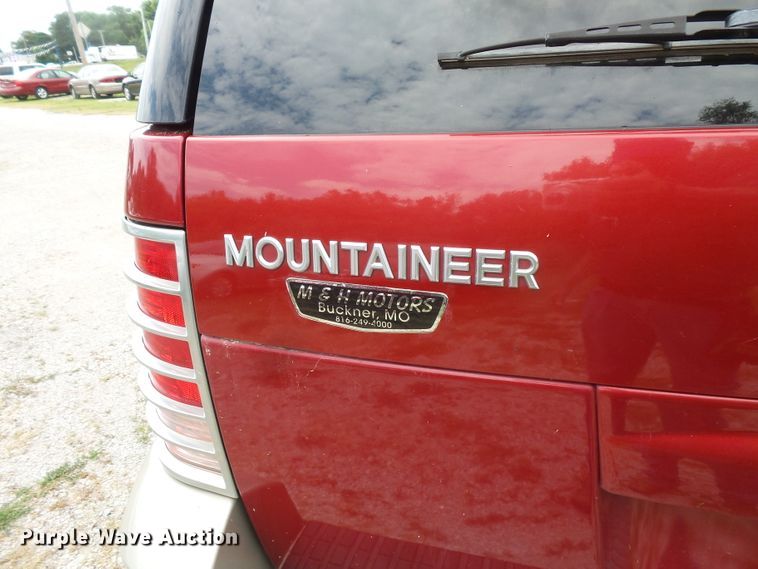 image for item FM9655 2004 Mercury Mountaineer SUV