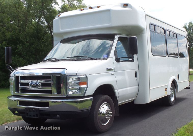 image for item FM9674 2013 Ford Econoline E350 shuttle bus