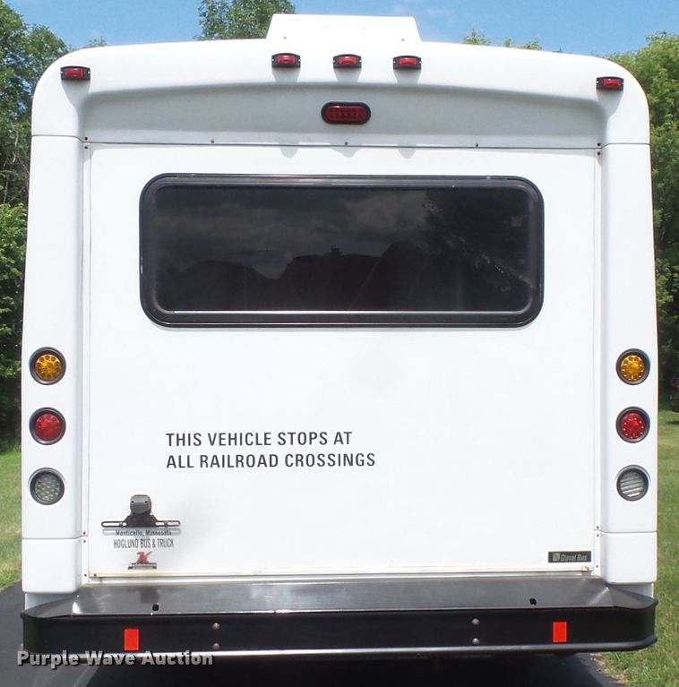 image for item FM9674 2013 Ford Econoline E350 shuttle bus