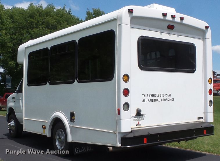 image for item FM9674 2013 Ford Econoline E350 shuttle bus