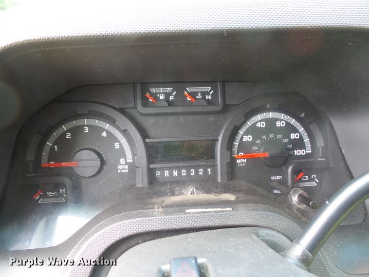 image for item FM9674 2013 Ford Econoline E350 shuttle bus