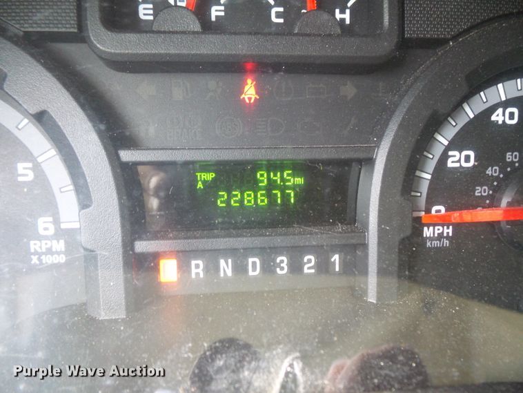 image for item FM9674 2013 Ford Econoline E350 shuttle bus