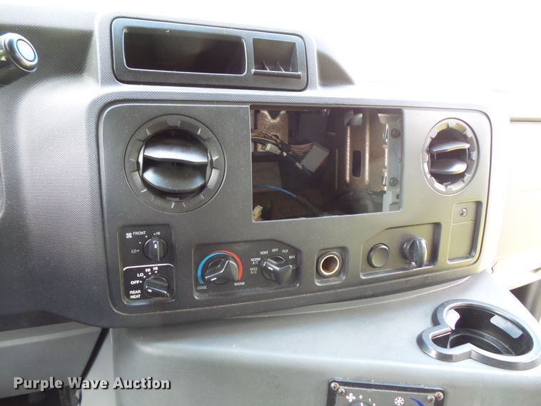 image for item FM9674 2013 Ford Econoline E350 shuttle bus