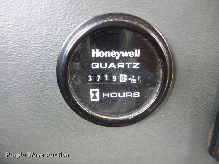 image for item FM9674 2013 Ford Econoline E350 shuttle bus