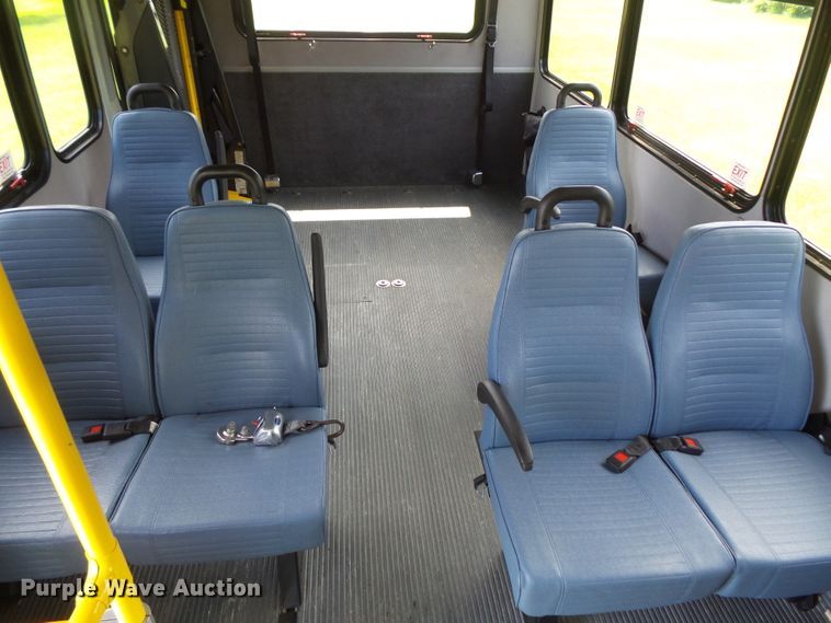 image for item FM9674 2013 Ford Econoline E350 shuttle bus