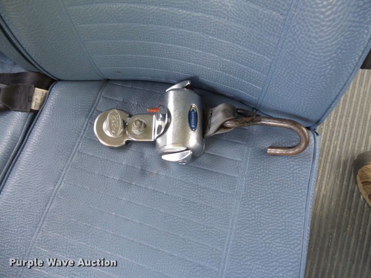 image for item FM9674 2013 Ford Econoline E350 shuttle bus