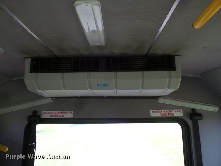 image for item FM9674 2013 Ford Econoline E350 shuttle bus