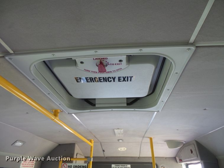 image for item FM9674 2013 Ford Econoline E350 shuttle bus