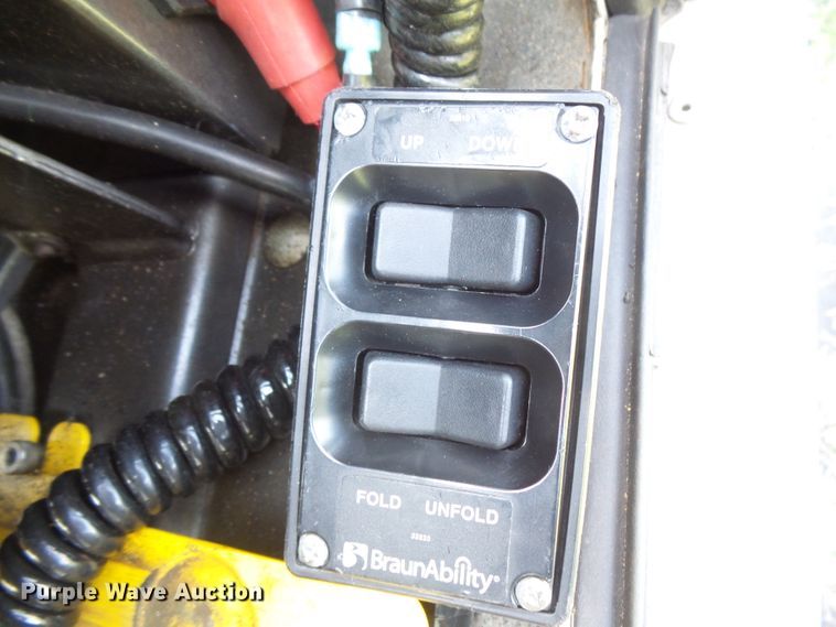 image for item FM9674 2013 Ford Econoline E350 shuttle bus