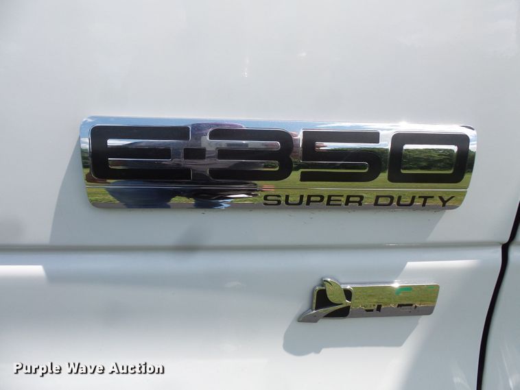 image for item FM9674 2013 Ford Econoline E350 shuttle bus